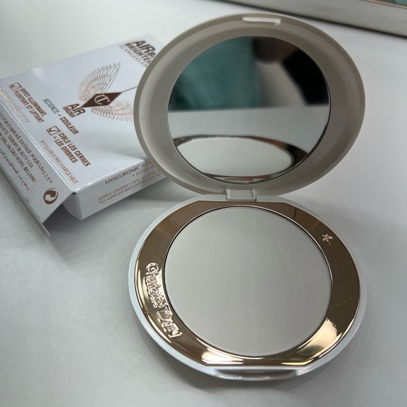 Brand new Charlotte Tilbury
Airbrush Flawless Finish Brightening Powder - Picture 3 of 3